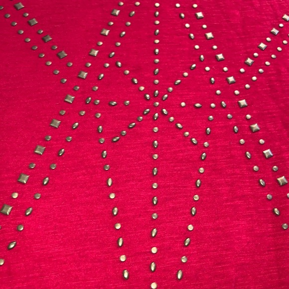 Sleeveless Top with stud design (Plus Size) - Picture 2 of 4